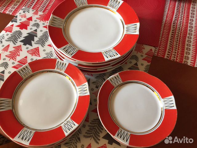 Столовые тарелки