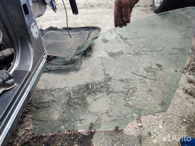 Peugeot 207 стекло двери передней левой