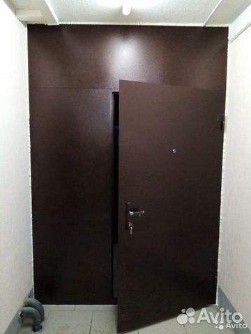 Тамбурная дверь на общий коридор,кладовки