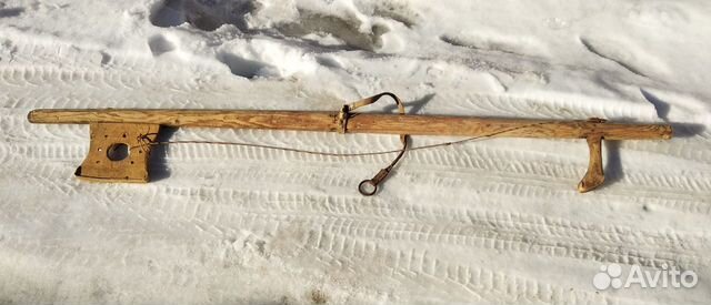 Старинный лучок со струной для битья шерсти