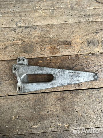 Кронштейн двигателя Mercedes W210