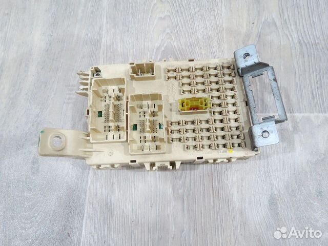 Блок предохранителей салонный Hyundai Solaris