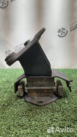 Опора (подушка) двигателя правая Mitsubishi Pajero