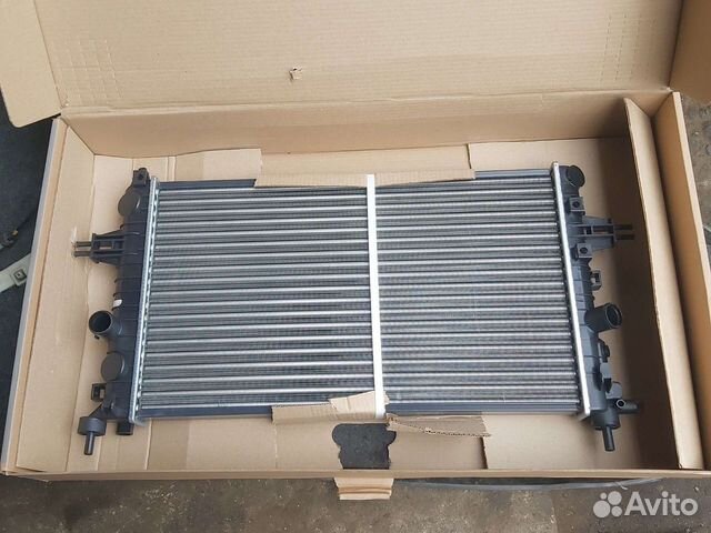 Радиатор охлаждения двигателя Opel Astra h