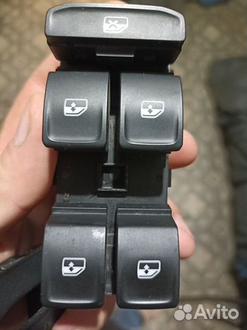 Блок управления стеклоподъемников Skoda Octavia A7