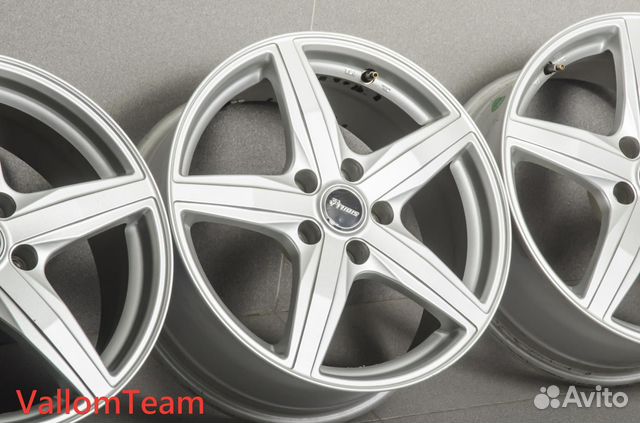 Лот UP26121399 Фирменные 17-е диски sibilla