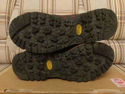 Трекинговые кроссовки 39