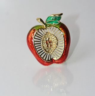 Брошь винтажная эмаль Denecraft яблочко
