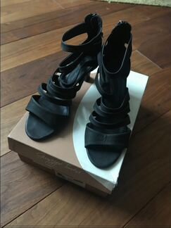 Босоножки кожаные Jiuseppe Torresi