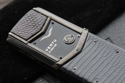 Телефон S Design черная игуана 4Gb