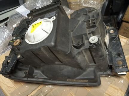 Фара правая ксенон Land Rover Discovery 3 04-09