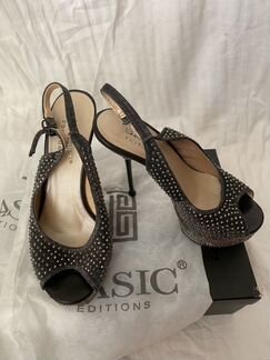 Босоножки в стразах на шпильках 38р