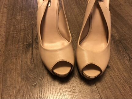 Босоножки Guess 39р