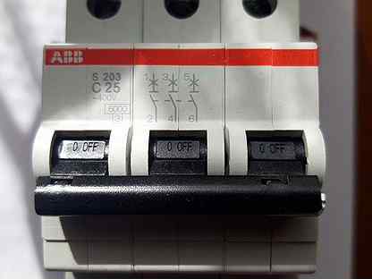 Abb автоматические выключатели 25а. Автомат ABB 25a. ABB автоматический выключатель 25а. Автомат АВВ 20а трехфазный. Автомат ABB lp1 SMISSLINE.