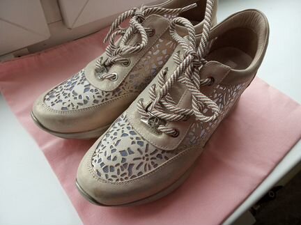 Кроссовки alpino 40р. Золотой цвет