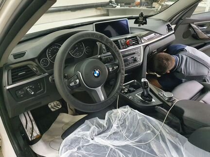 BMW F30 Установка камеры заднего вида