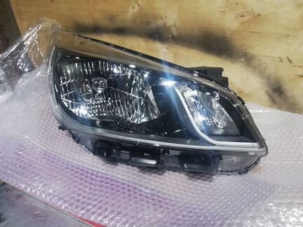 Фара правая Kia Rio 2017-н.в
