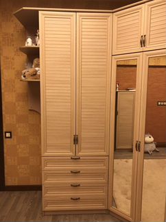 Шкаф угловой и стеллаж