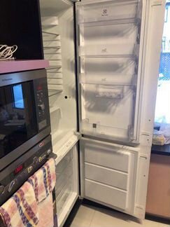 Встраиваемый холодильник electrolux ENN2853AOW