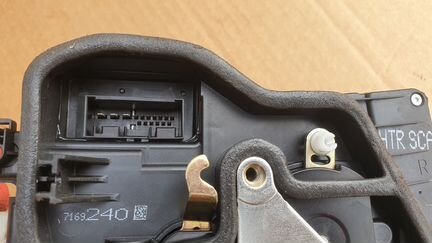 Замок двери задний правый с доводчиком BMW E65 E66