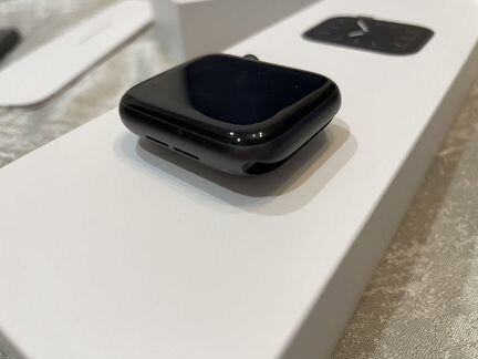 Apple Watch Series 5 44 GPS + Cellular