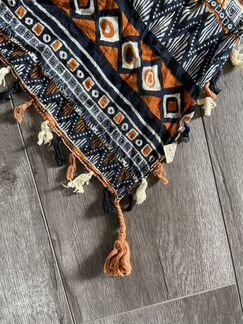 Платок с восточным орнаментом в стиле boho