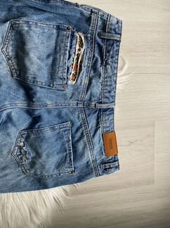 Джинсы Stradivarius