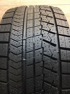 Bridgestone Blizzak VRX 275/35 R18 95S