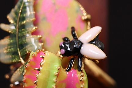 Новое кольцо les Nereides с мушками в стиле Gucci