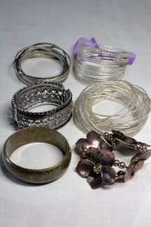 Браслеты (бижутерия)