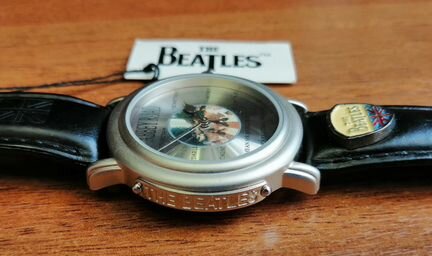 Часы Aplle 96г. выпуска, в честь The Beatles новые