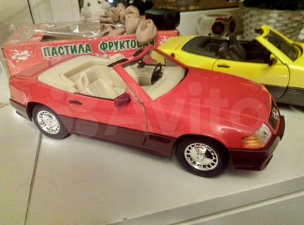 Подарок на Новый год Модель 1:18 Mercedes r129 sl5