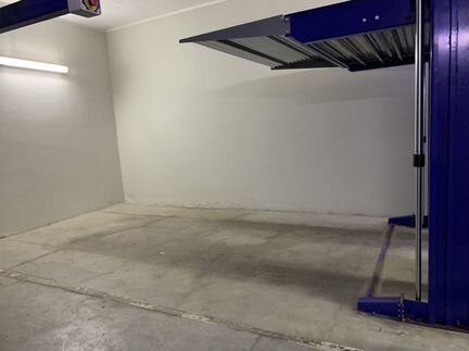 Машиноместо, > 30 м²