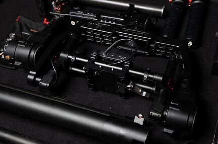 Трехосевой стабилизатор DJI ronin