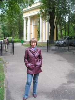 Кожаный женский пиджак бордовый