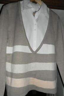 Джемпер с манишкой от фирмы 