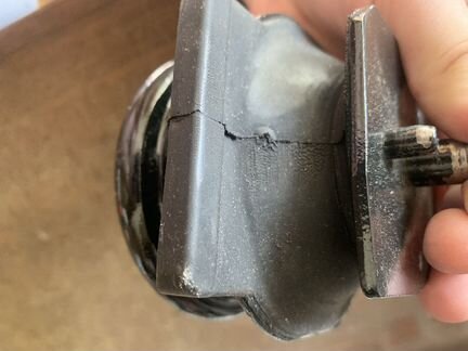 Подушка двигателя 2шт Toyota Crown Majesta UZS151