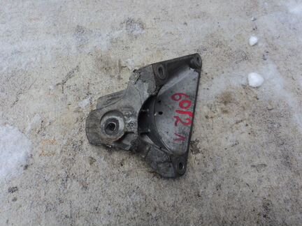 Кронштейн двигателя левый BMW E60 M75