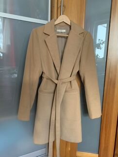 Бежевое демисезонное пальто