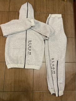 В наличии теплые женские костюмы