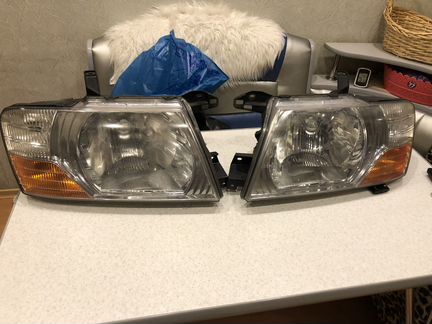 Оригинальные фары Mitsubishi pajero 3 2006
