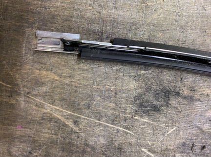 Молдинг стекла правый Mercedes Clk-Class W208