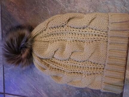 Шапка с помпоном бежевая/ новая***