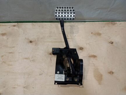 Педаль тормоза на Mercedes Benz W203 C203