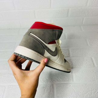 Кроссовки Nike Air Jordan 1