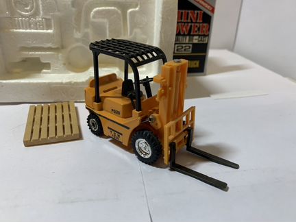 Shinsei Tcm FG25 fork lift truck погрузчик 1:43