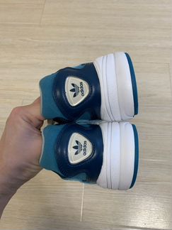 Кроссовки новые Adidas falcon