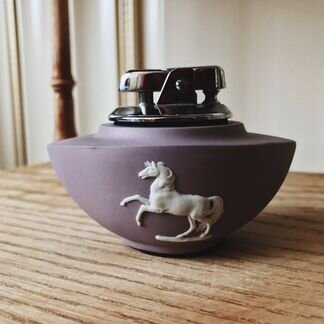 Лиловая зажигалка Wedgwood Jasper Англия