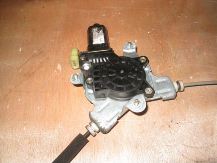 Стеклоподъемник передний левый Hyundai Getz