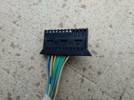 Фишка блока предохранит. под капотом Рено Меган 2